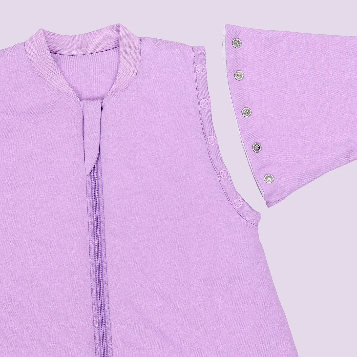 Schlafsack mit Füßen und umklappbaren Bündchen 3.5 TOG_Lavendel_Armausschnitt_1209